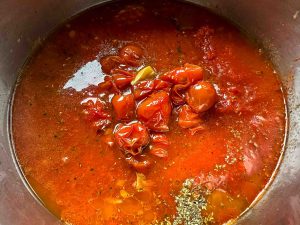 Tomaten mit Zwiebel kochen