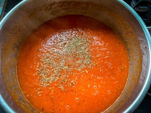 original italienische tomatensuppe mit frischen tomaten