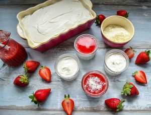 Spaghetti Eis Dessert im Glas