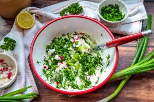 Quark und frische Kräuter,