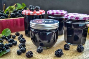 Aroniasaft Marmelade mit Brombeeren