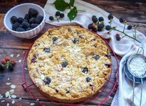 Saftiger Streuselkuchen mit Brombeeren
