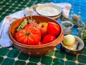 Zutaten Marmelade, Tomaten, Zwiebel, Zucker, Kräuter und Gewürze