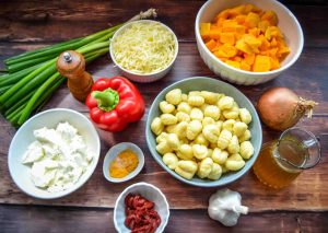 Zutaten Gnocchi, Kürbis, Paprika, Frischkäse und Lauchzwiebeln