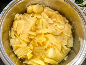 Kartoffelscheiben kochen