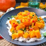 veganes Kürbis Curry mit Kokosmilch und Reis