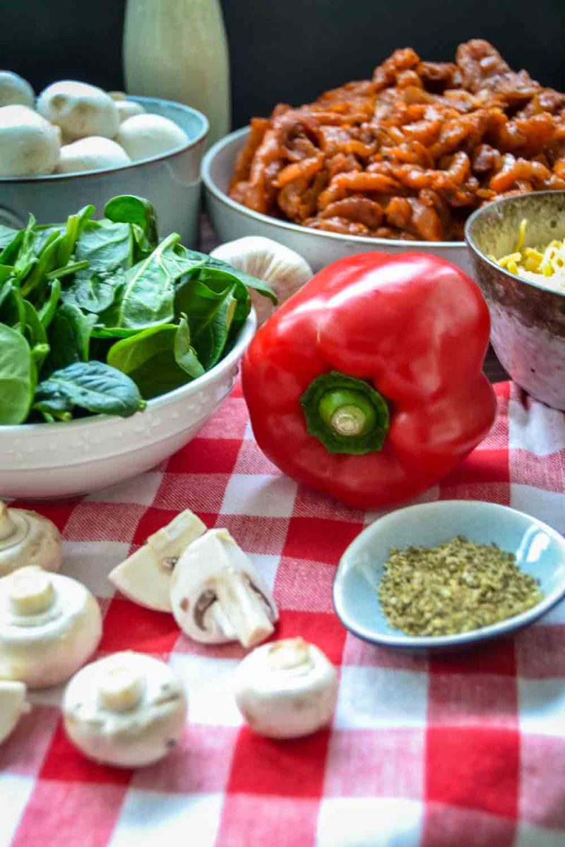 Zutaten Gyros, Paprika, Spinat, Champignons, Sahne, Käse 