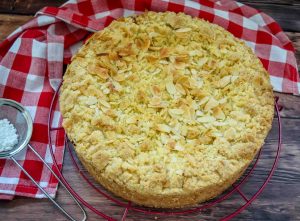 Käsekuchen mit Streuseln wie von Oma cremig und goldbraun gebacken