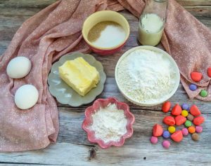 Zutaten Amerikaner, Puddingpulver, Mehl, Zucker, Eier Milch und Butter