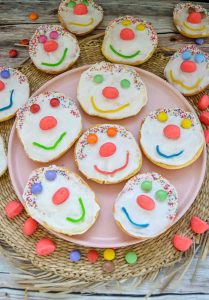 Amerikaner mit Zuckerguss und Smarties