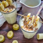 Bananen Milchshake mit Eis und Sahne