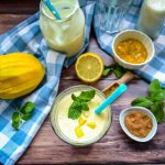 Mango Lassi Rezept indisch mit Joghurt, Milch, Mango, Curcuma und Kadamo