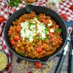 Kritharaki Hackfleischpfanne mit Paprika, Feta und Tomate