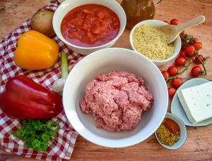Hackfleisch, Paprika, Feta und Kritharaki