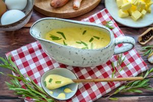 Bearnaise Sauce mit frischem Estragon