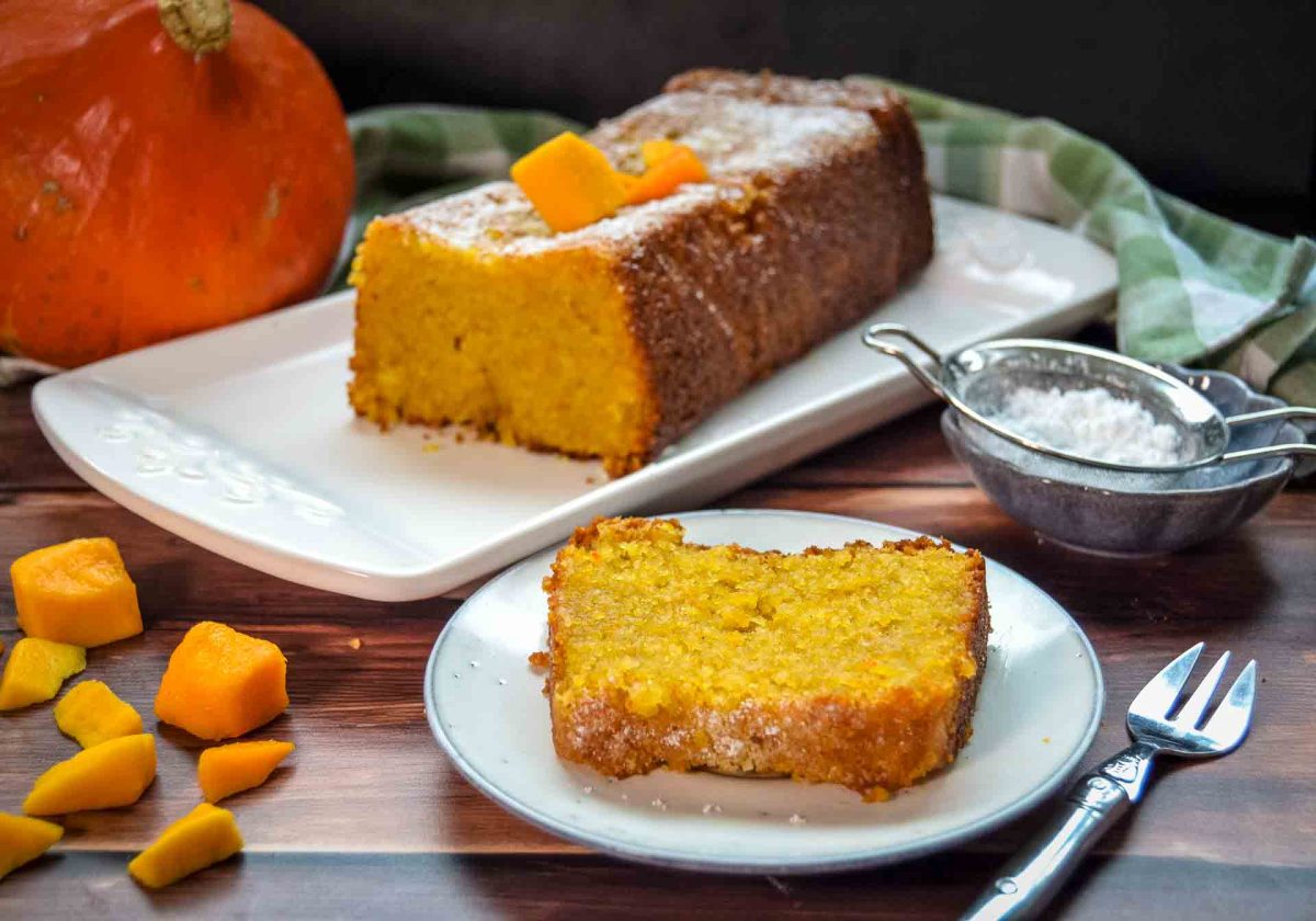 Saftiger Kürbiskuchen mit Mandeln