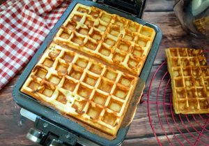 belgische Waffeln im Waffeleisen gebacken