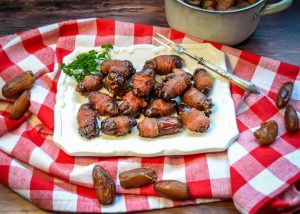 Datteln im Speckmantel