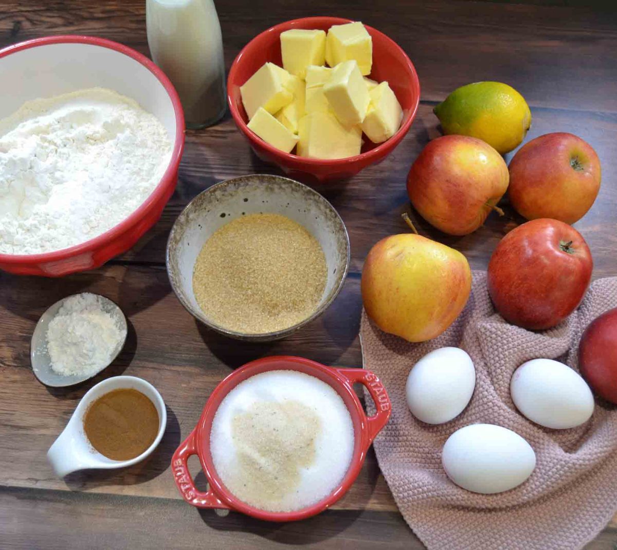Zutaten Zimtkuchen Rezept, Mehl, Zimt, Zucker, Butter, Äpfel, Eier