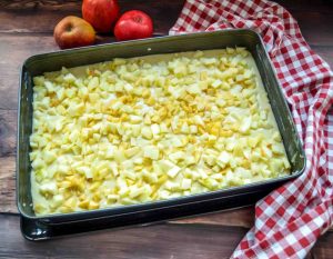 Rührteig mit Apfelstückchen