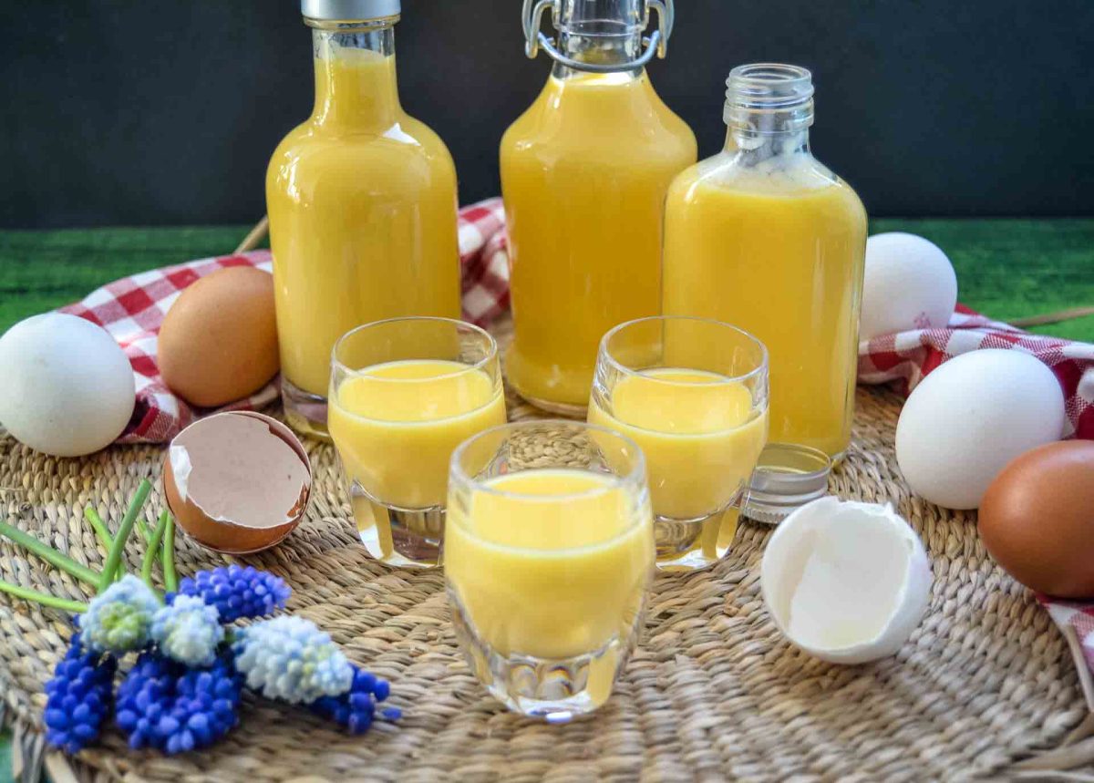 Eierlikör selber machen im Glas mit Eiern