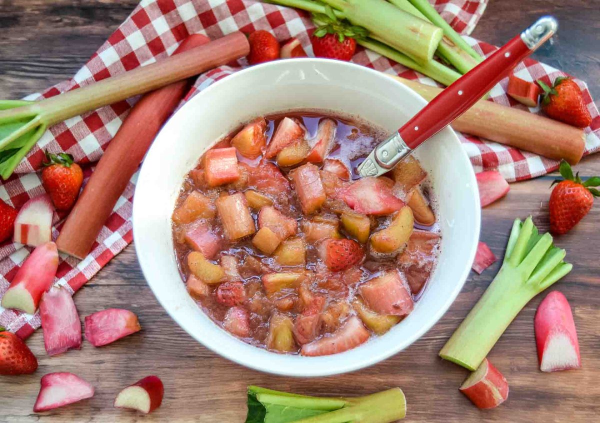 Omas einfaches Rhabarber Kompott Rezept 