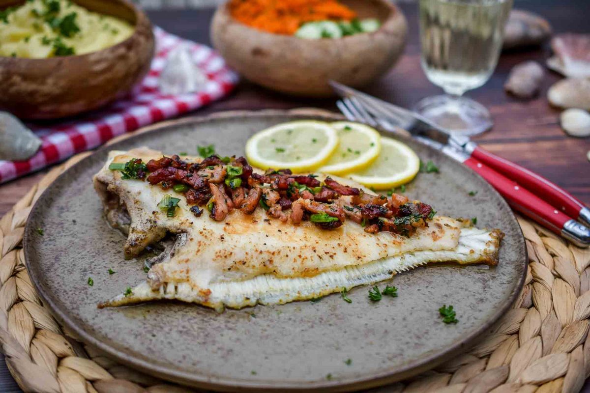 gebratenes Schollenfilet mit Speck 