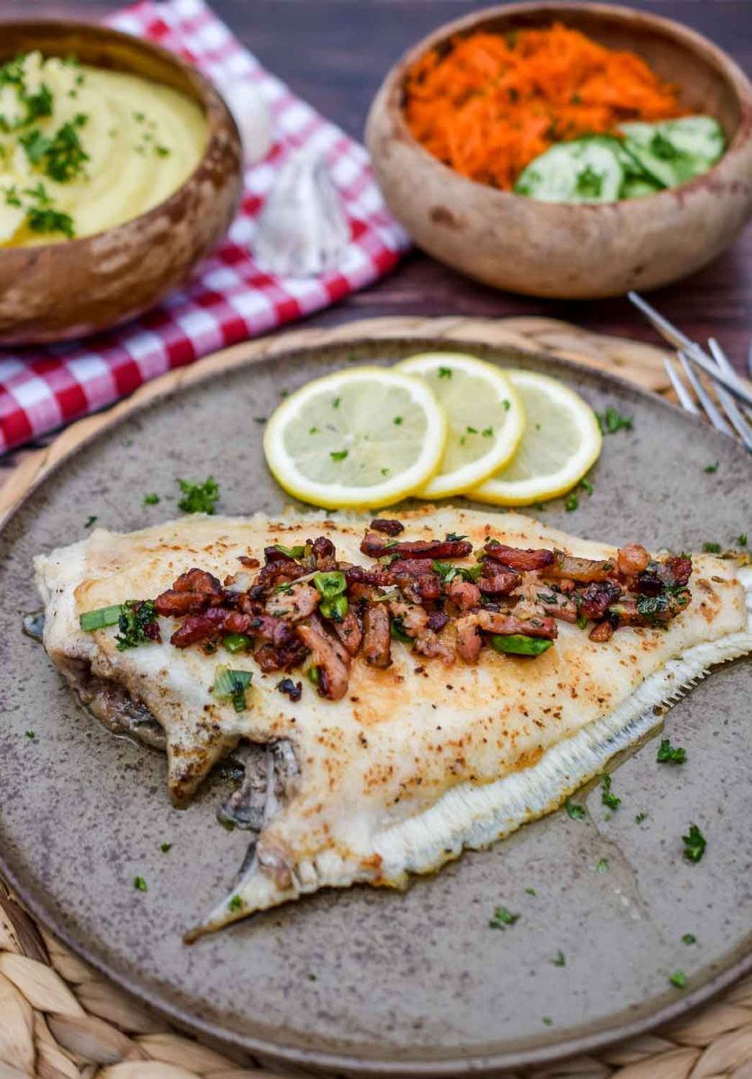 Gebratene Scholle mit Speck Finkenwerder Art 