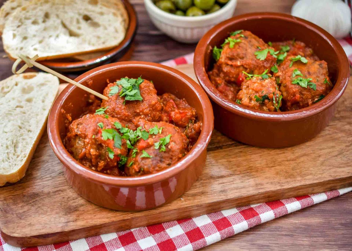 Abondigas Rezept spanische Hackbällchen in Tomatensauce
