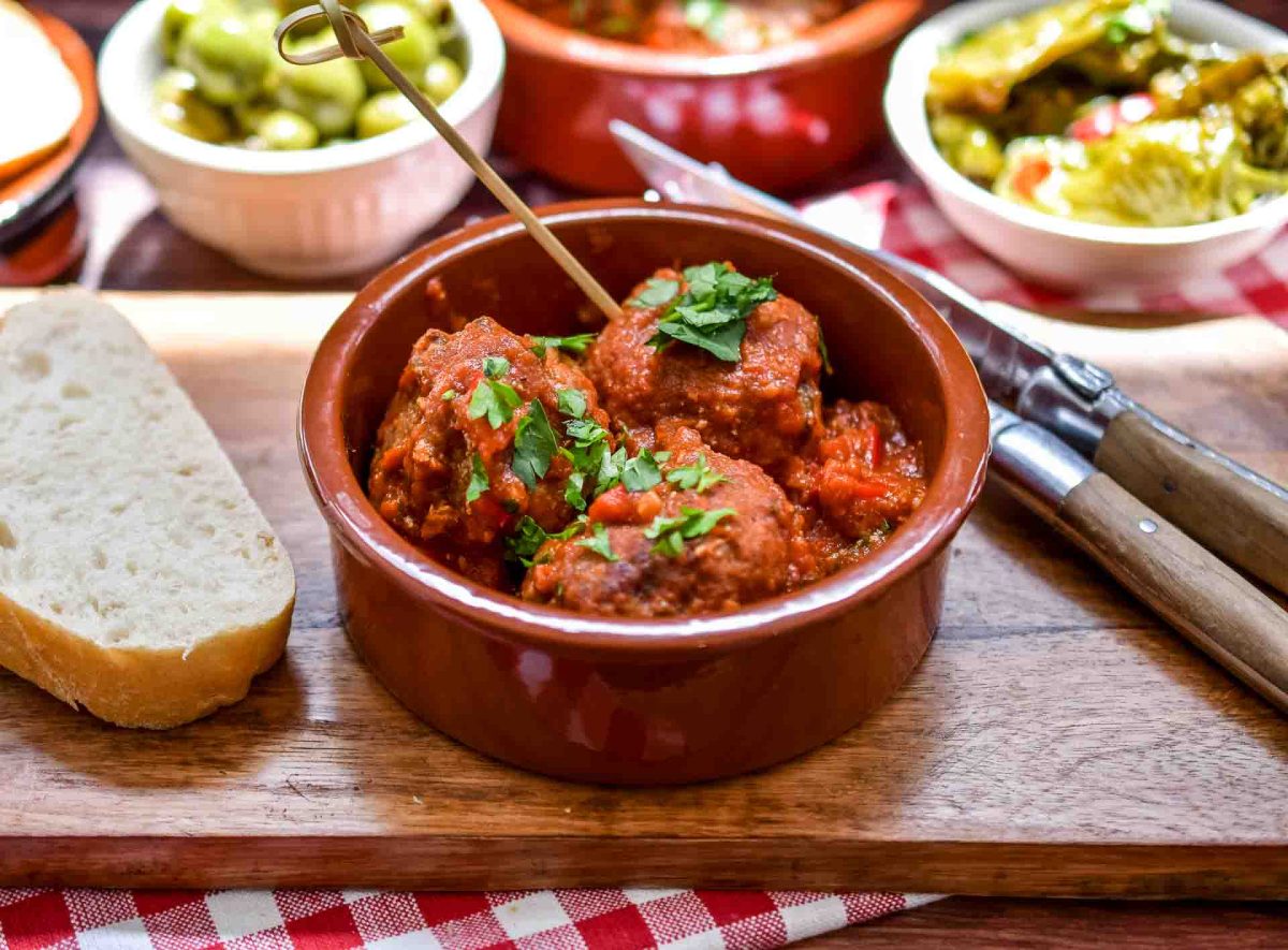 spanische Tapas Hackfleischbällchen in Tomatensauce