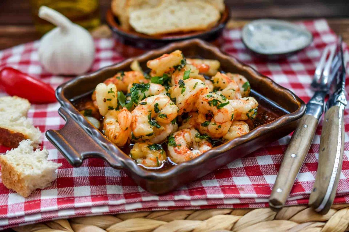 Spanisches Gambas al ajillo Rezept Garnelen in Knoblauchöl mit Chili