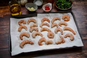 Rezept Zutaten, Garnelen, Olivenöl, Knoblauch, Chili, Salz und Petersilie