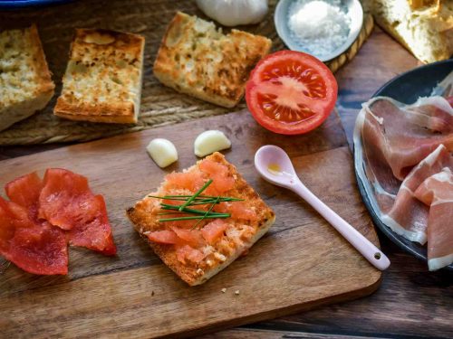 Pan con Tomate mit Knoblauch, Olivenöl und Schnittlauch