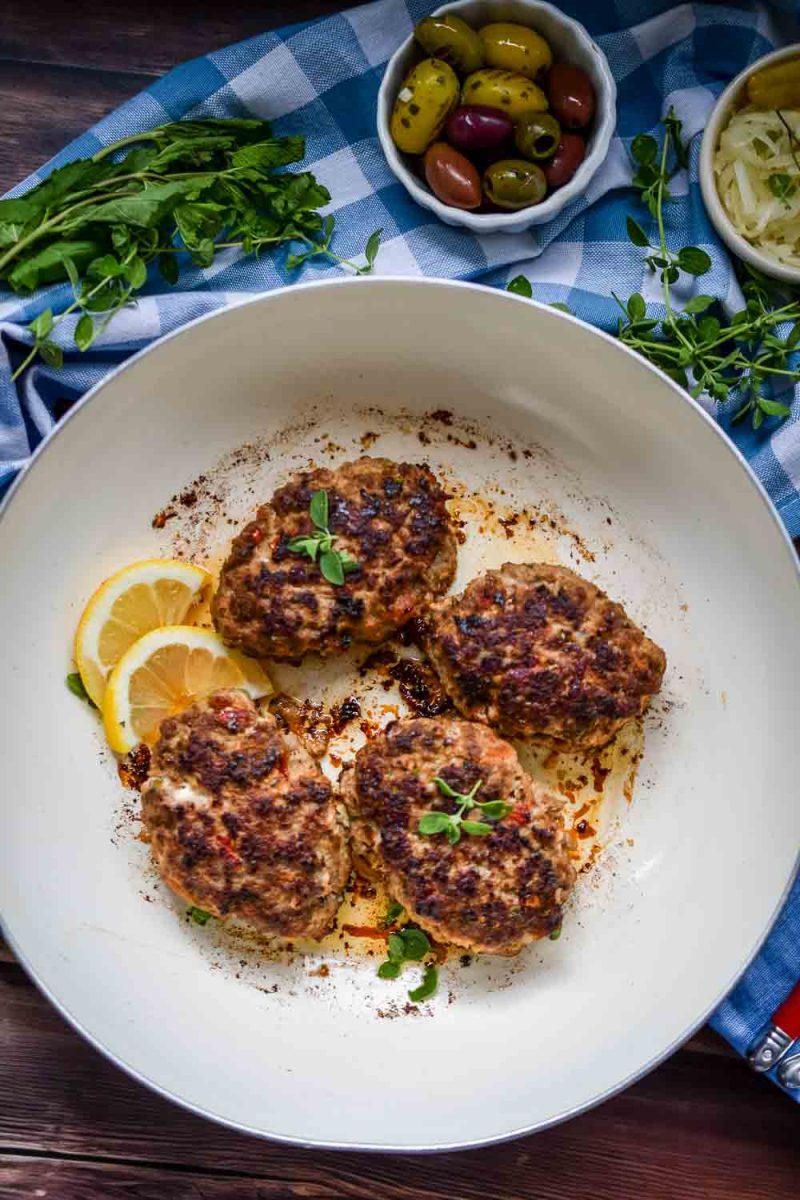 Griechische Bifteki selber machen und in der Pfanne braten