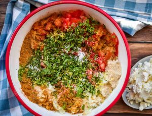 Rinder Hackfleisch mit Kräutern, Ei, Zwiebel,