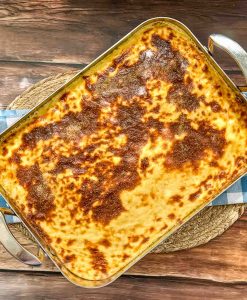 griechische Moussaka mit Kartoffeln und Hackfleisch