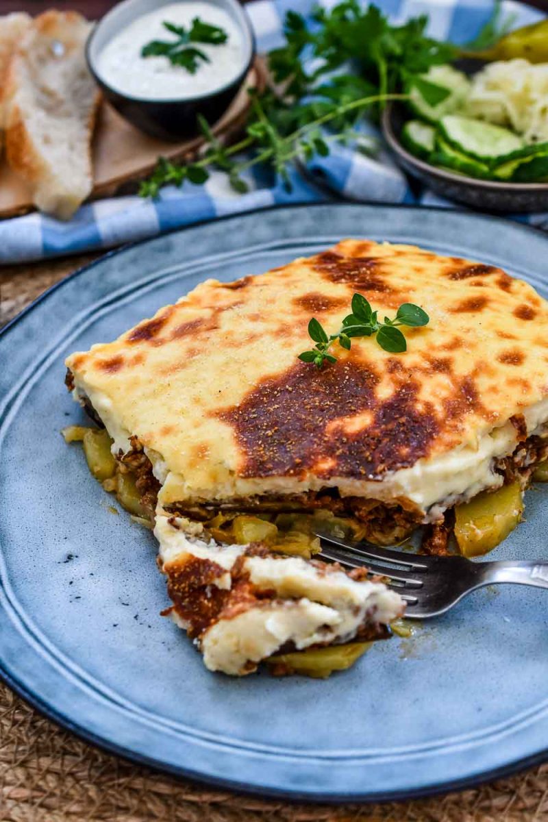 Moussaka Rezept mit Auberginen, Kartoffeln und Hackfleisch