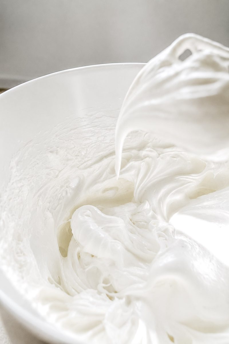 Steif geschlagenes Eiweiß für Pavlova