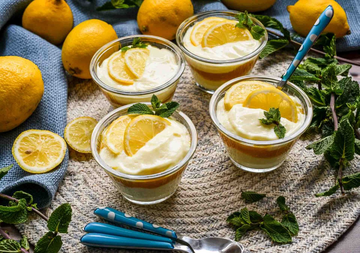 Cremiger Zitronenquark mit Lemon Curd im Glas