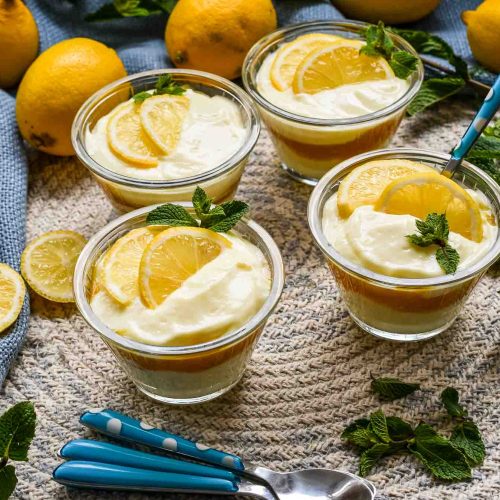 Cremiger Zitronenquark mit Lemon Curd im Glas
