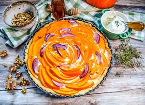 Quiche mit Kürbis belegen