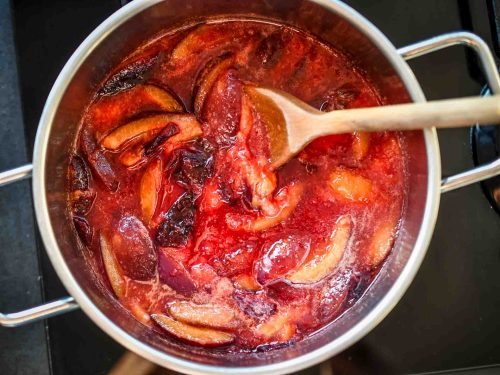 Pflaumenkompott kochen